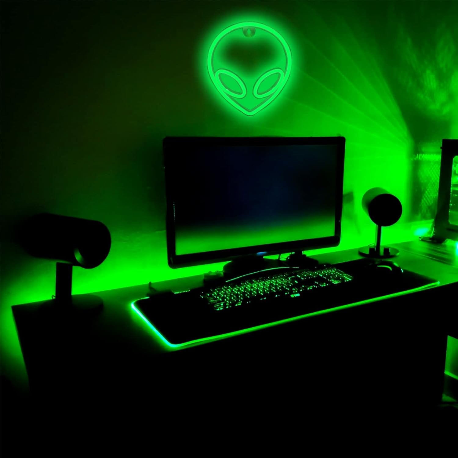 Alien Neon Sign Green LED Alien Neon Light Usb/Battery Operated Cool Alien Light up Sign for Wall Decor Game Room Aesthetic Hanging Light for Man Cave Stuff, Bedroom, Bar